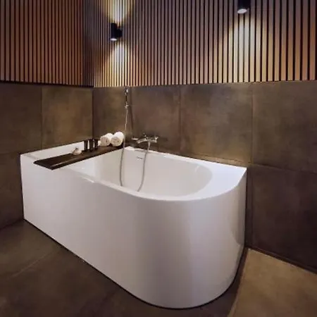 Hanza Tower With Bathtub 15 To 26 Floor *